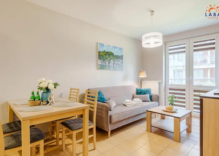 Laba Bursztynowe Z Miejscami Postojowymi Kołobrzeg